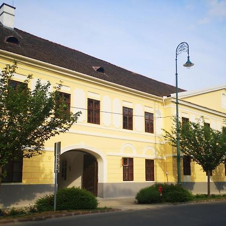 Korona Szálló Sárvár Esterno foto
