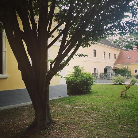 Korona Szálló Sárvár Esterno foto