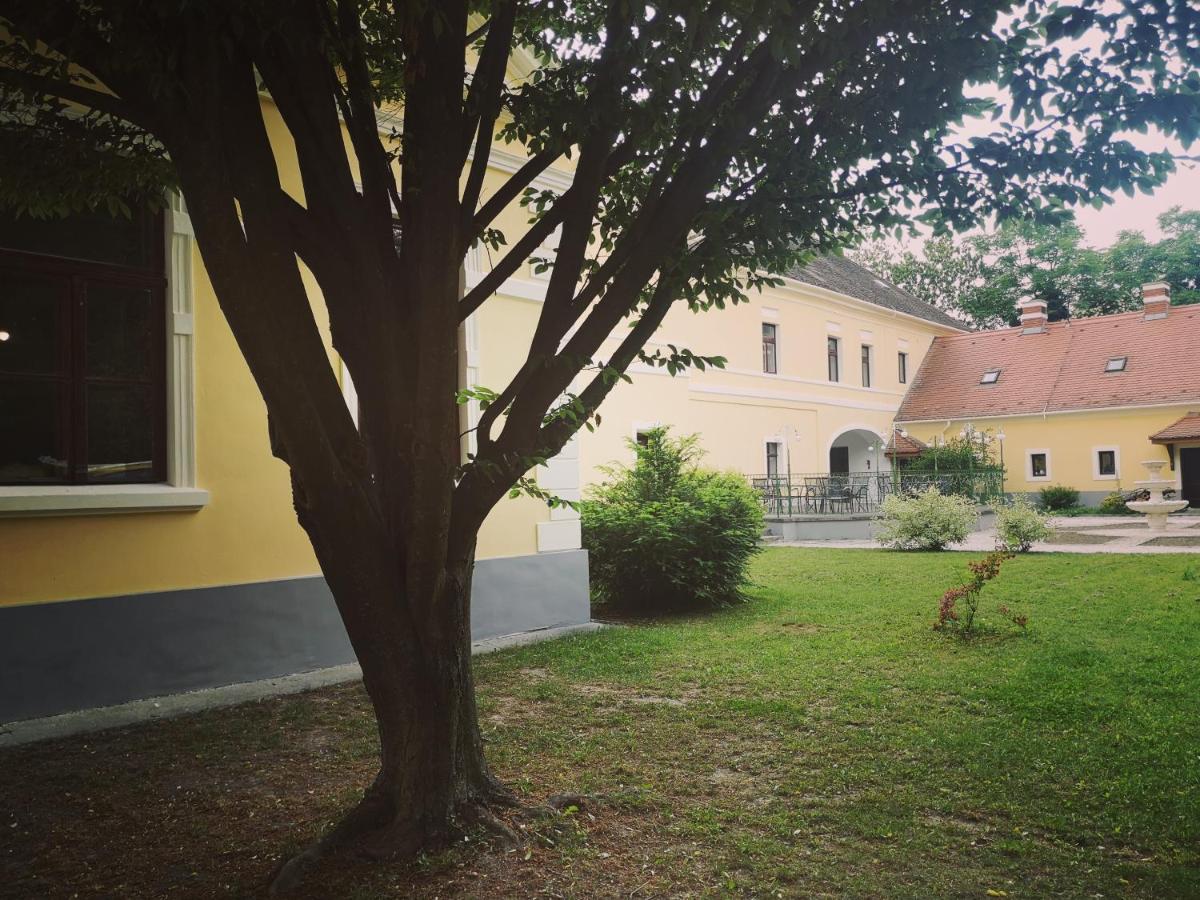 Korona Szálló Sárvár Esterno foto